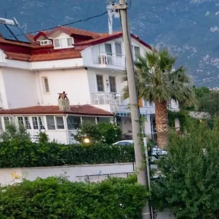 Beyaz Havuzlu