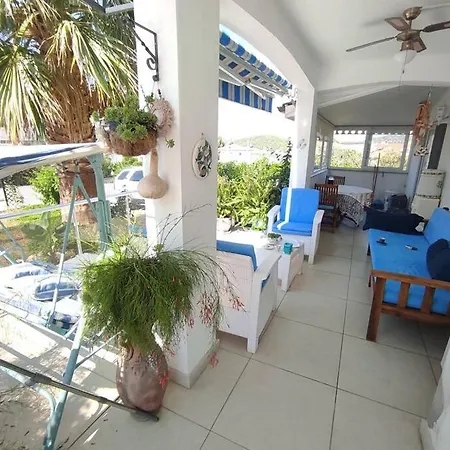 Beyaz Havuzlu Vakantiehuis