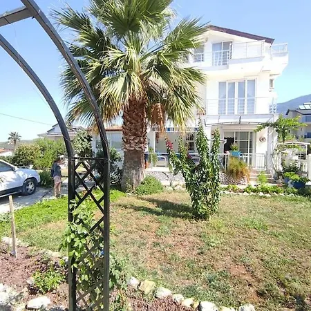 펜션 Beyaz Havuzlu